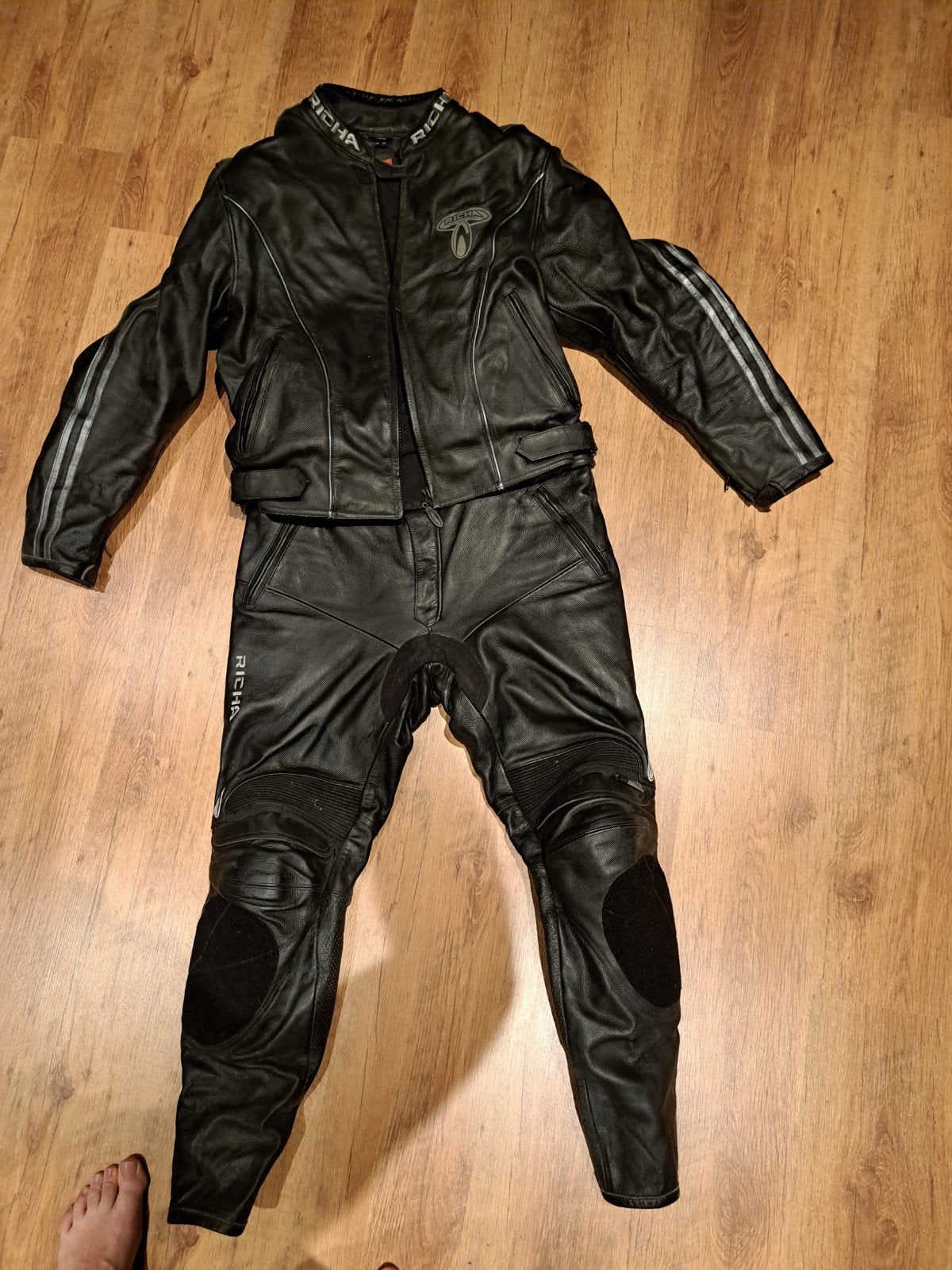 2- delig leder motorpak Richa nieuwstaat, Motoren, Kleding | Motorkleding, Ophalen