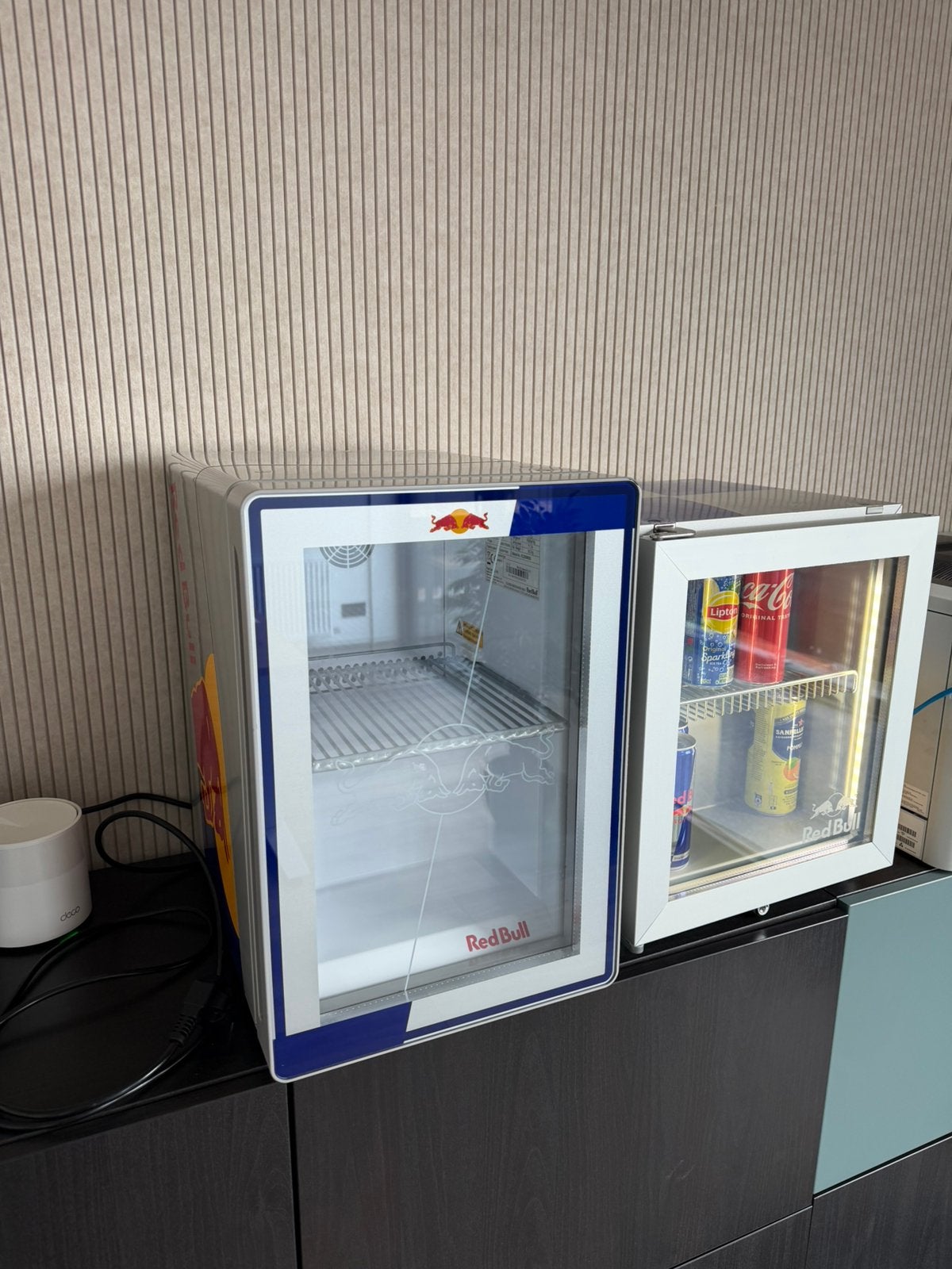 Redbull ijskast, Enlèvement, Comme neuf