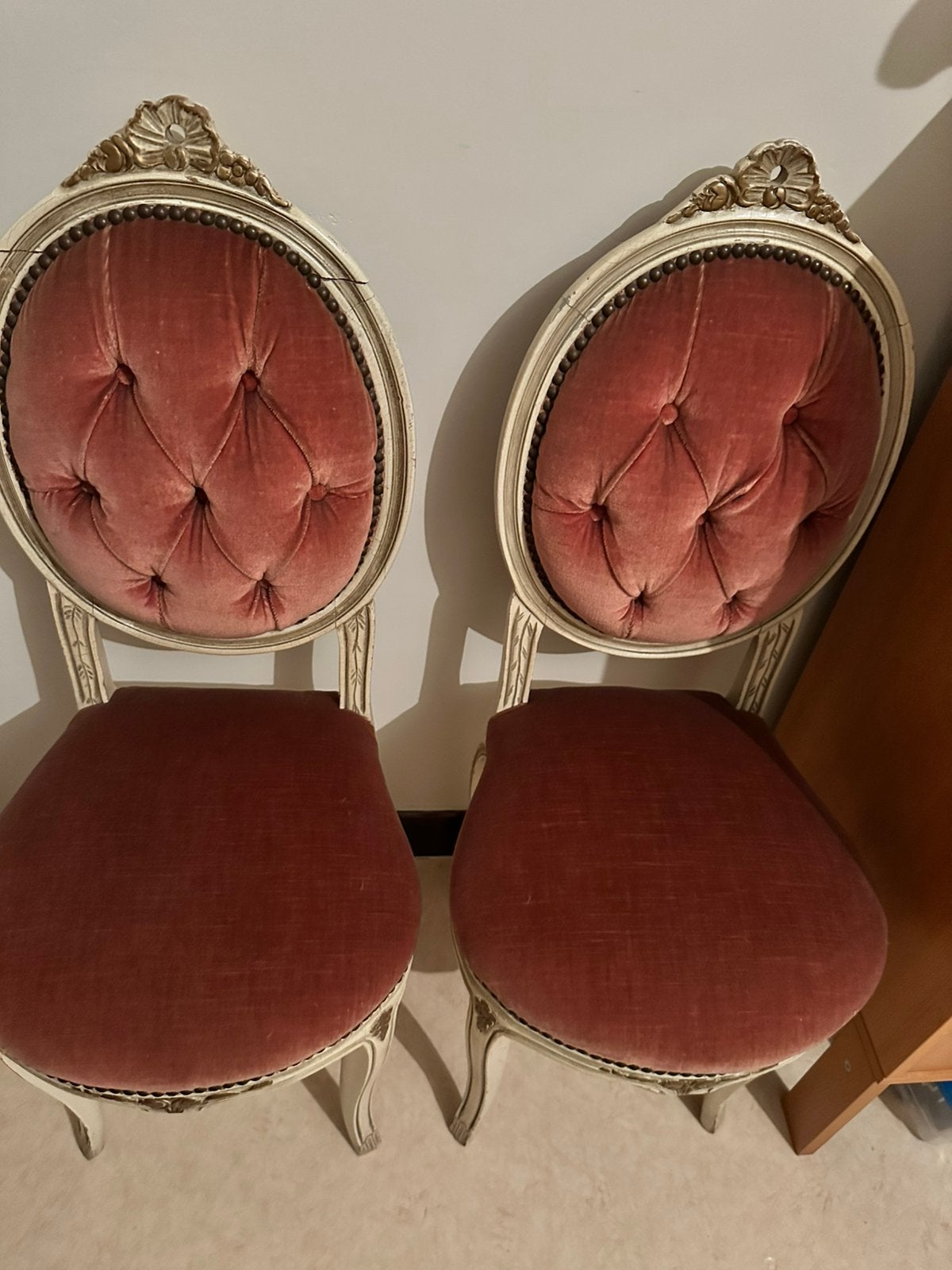 Brocante stoelen rood twee stuks, Ophalen