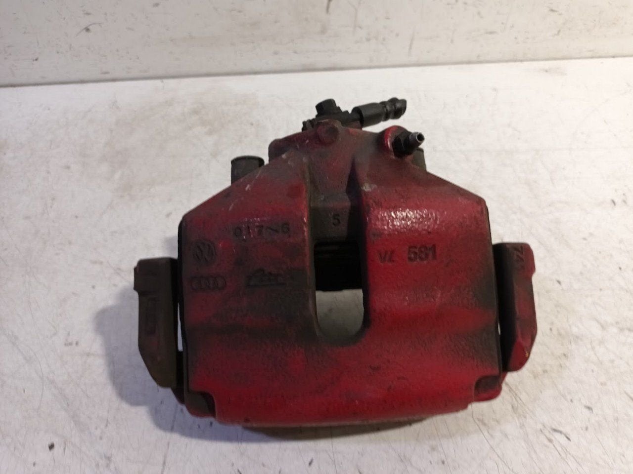 Remklauw links voor Volkswagen Golf, Onderdelen@venauto.nl, Van der Ven Autorecycling B.V., Ettenseweg 76, 4706 PB Roosendaal, The Netherlands