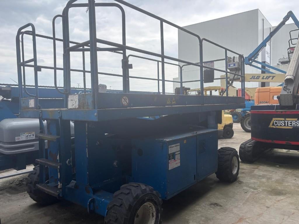 Blauwe schaarlift 12m, Zakelijke goederen, Machines en Bouw | Liften, Steigers en Ladders, Ophalen