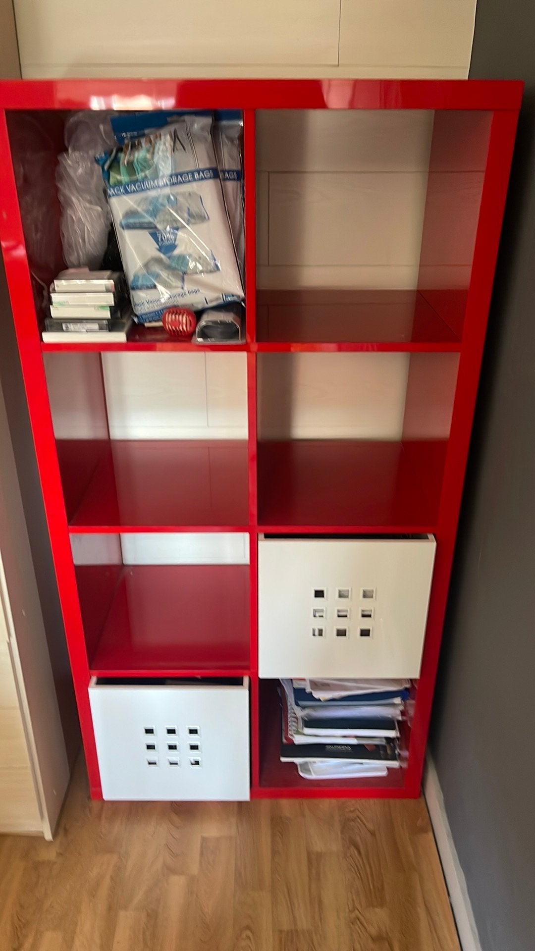 Rode gelakte ikea rek, Ophalen, Zo goed als nieuw
