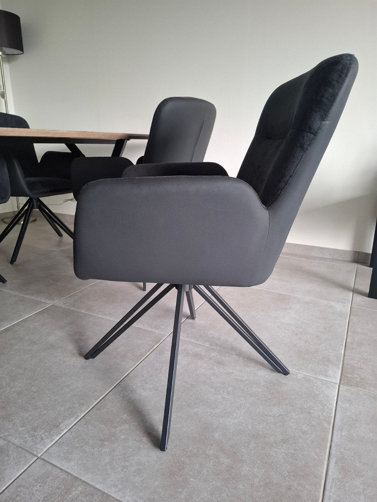 tafels en 4 stoelen, Ophalen
