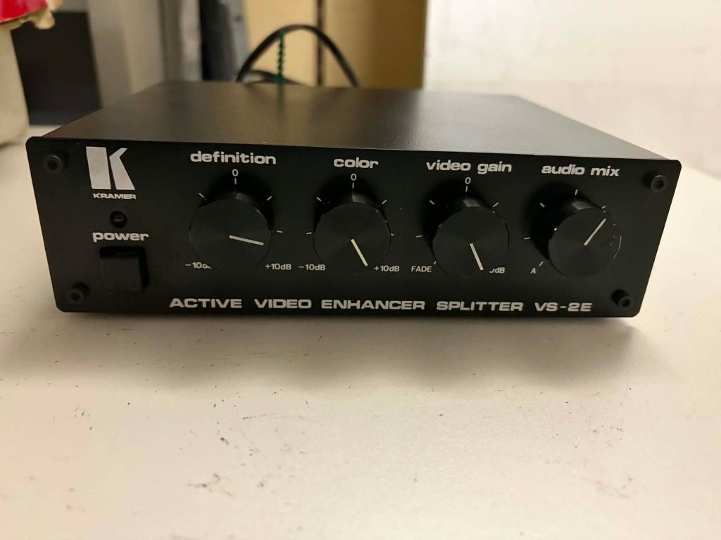 Kramer VS-2E Video Enhancer / Splitter, Audio, Tv en Foto, Professionele apparaten, Zo goed als nieuw, Video, Ophalen of Verzenden