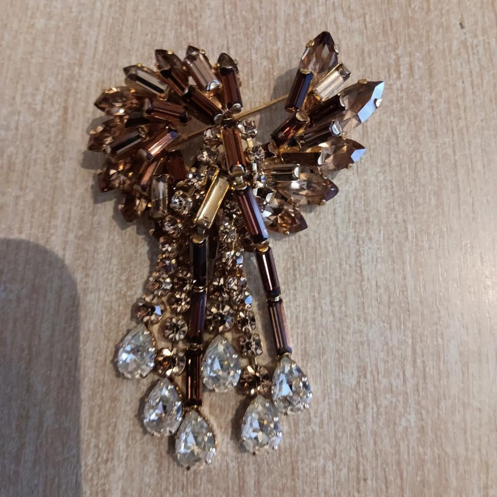 Broche, Ophalen