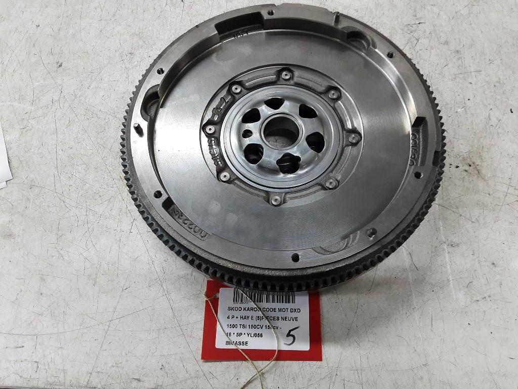 VOLANT MOTEUR BI-MASSE Skoda Karoq (01-2017/-) (05E105266B), Mevr. I. Hauben, Utilisé, Skoda, Rue de l'Espoir 34 34
4030  GRIVEGNÉE, BE