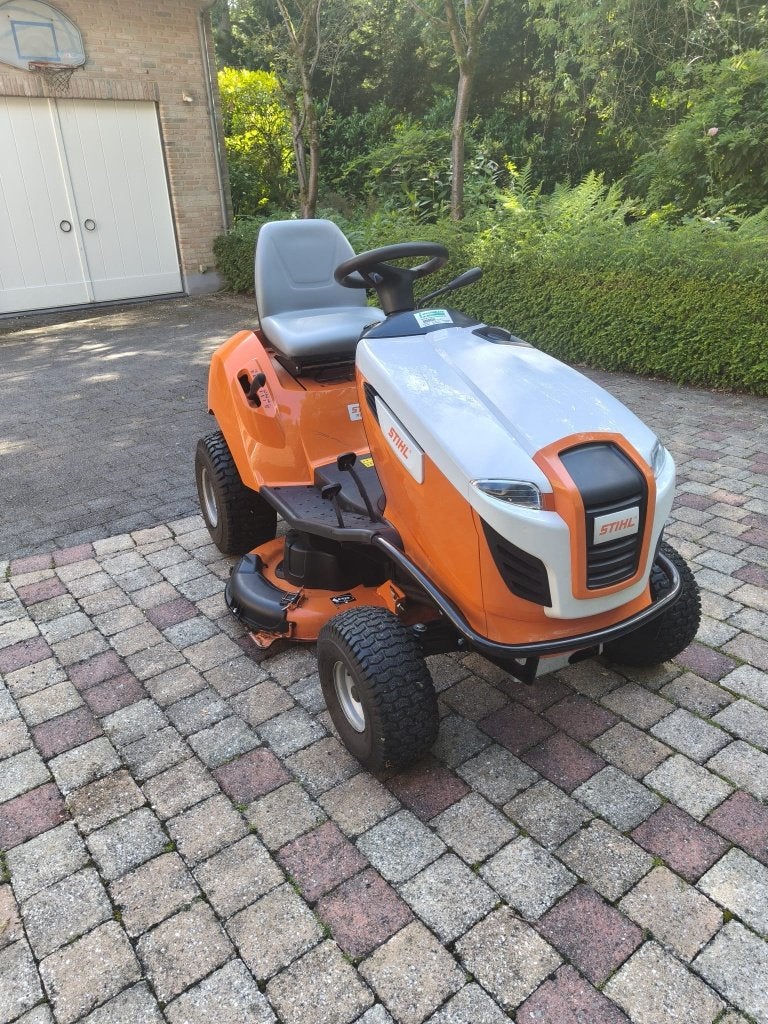 Tondeuse autoportée RT 4112 Stihl, Jardin & Terrasse, Tondeuses autoportées, Enlèvement, Viking / Stihl