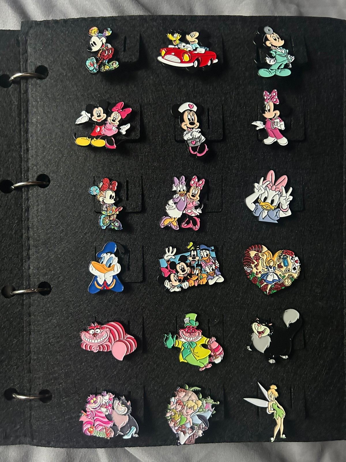Map met 60 verschillende Pin's Disney, Ophalen of Verzenden, Zo goed als nieuw