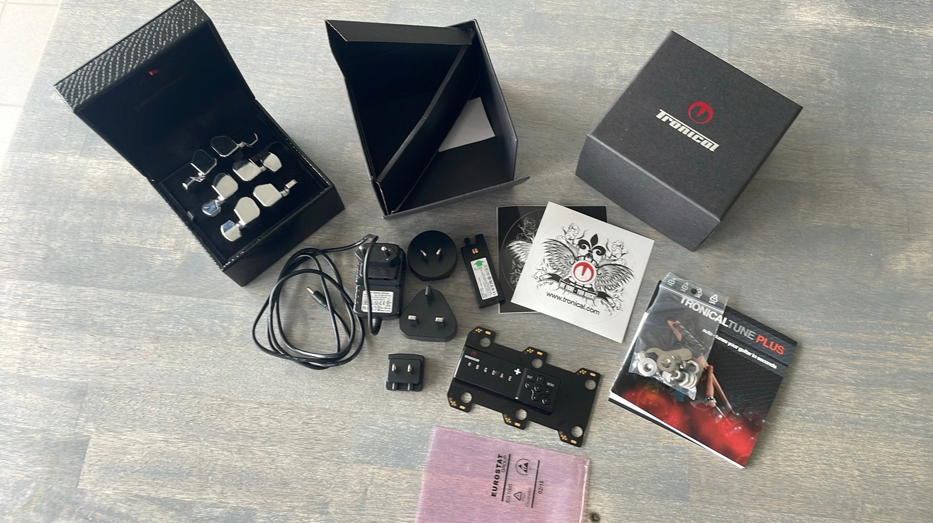 Tronical tune plus type H v11 accordeur automatique, Musique & Instruments, Enlèvement, Comme neuf