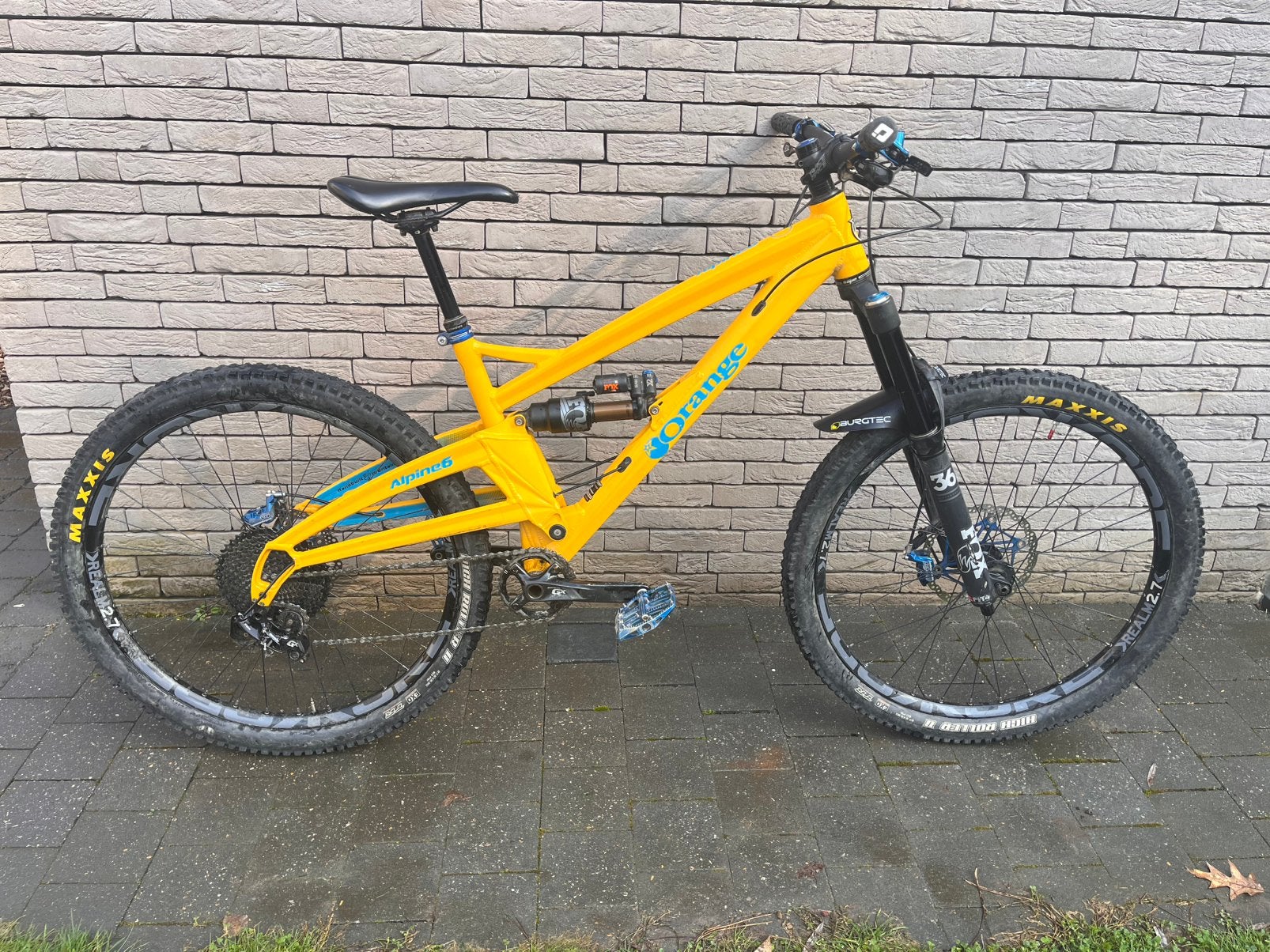 Custom enduro mountainbike, Fietsen en Brommers, Fietsen | Mountainbikes en ATB, Ophalen, Zo goed als nieuw