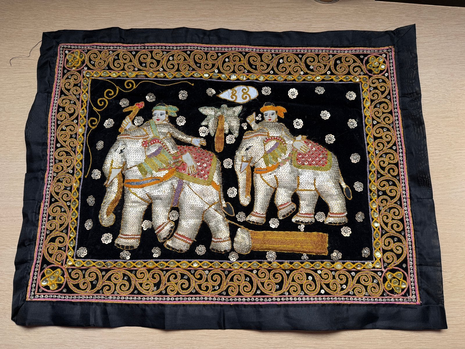 2 tapisseries vintage Kalaga ; éléphants percés à la main, Maison & Meubles, Enlèvement ou Envoi, Comme neuf, Rectangle