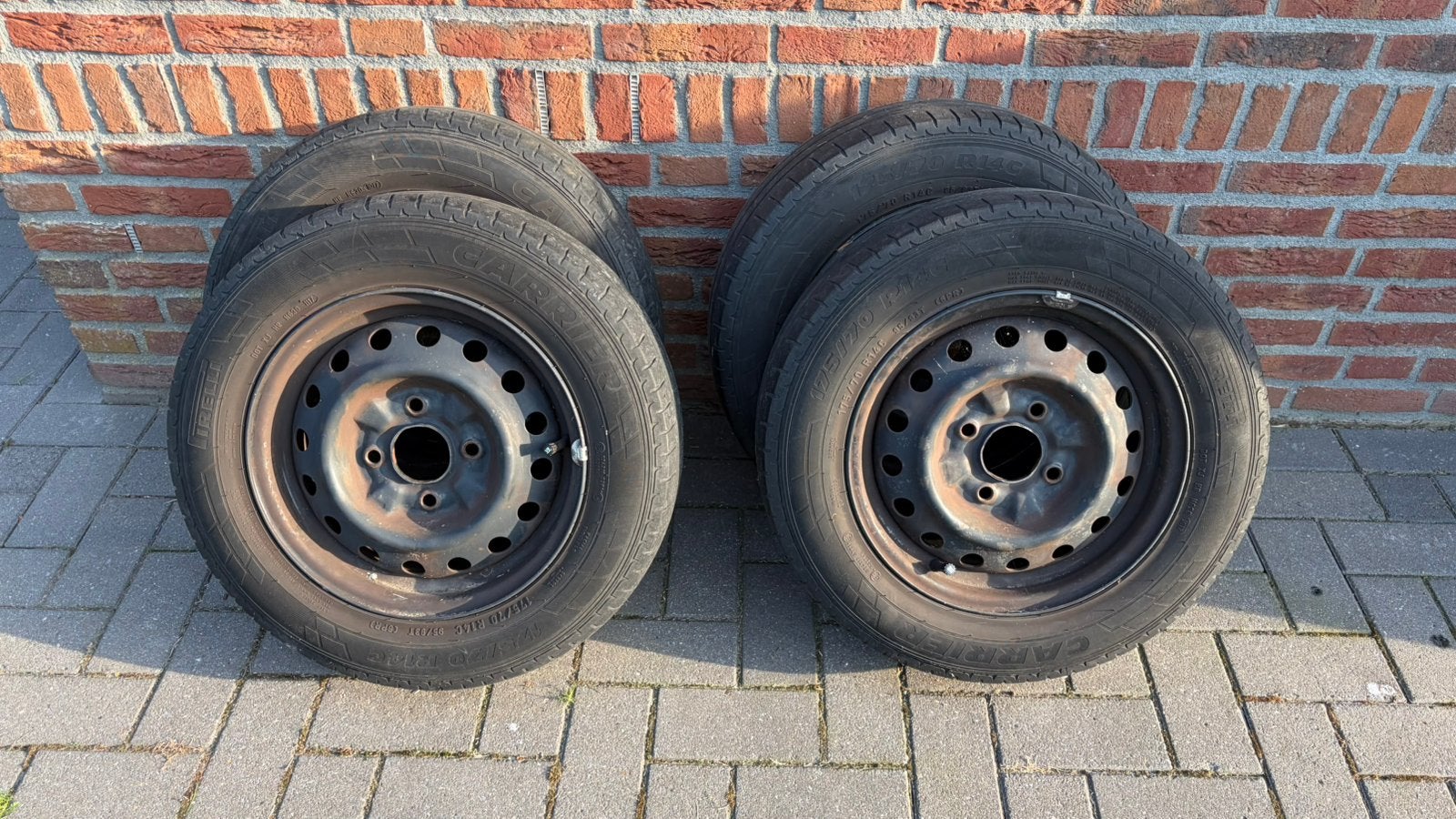 Nissan NV200 Evalia stalen velgenset 14 inch Pirelli banden, Autos : Pièces & Accessoires, Pneus & Jantes, 14 pouces, Pneu(s)