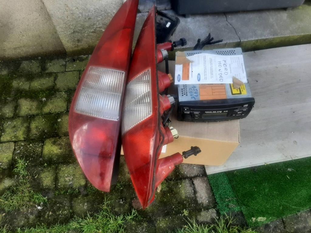 Radio cd achter lichten ford mondeo break bj2007 in zeer goe, Auto-onderdelen, Ophalen, Ford