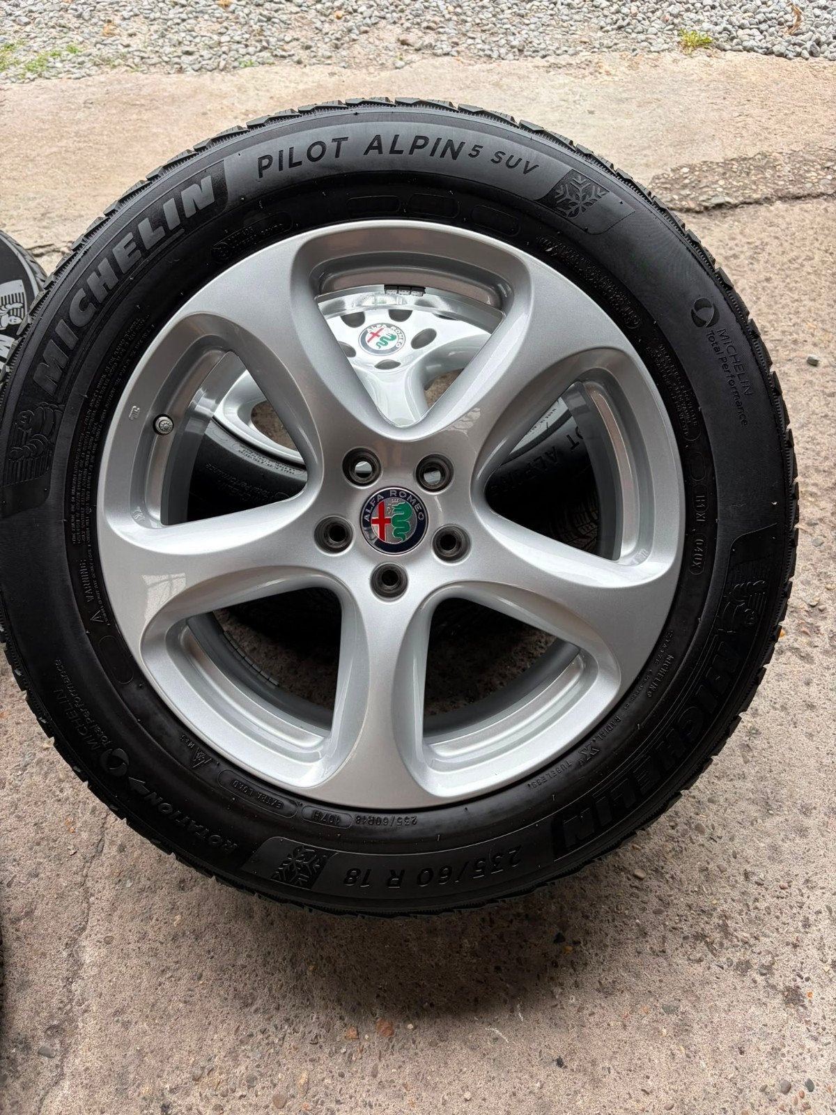 Jantes Alfa Romeo Stelvio avec pneus d'hiver de 18 pouces, Enlèvement