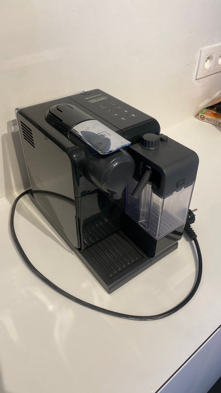DeLonghi Lattisima nespresso apparaat met melkopschuimer, Ophalen, Zo goed als nieuw