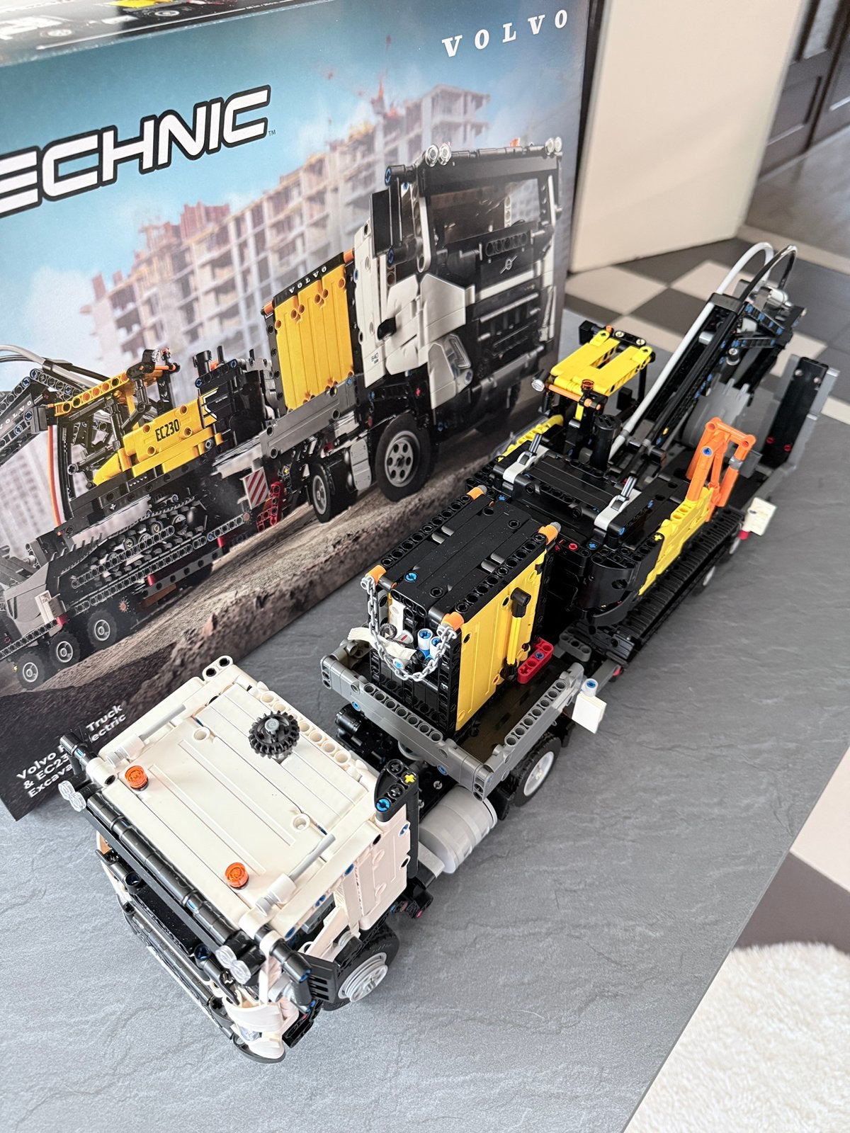 LEGO Technic Volvo FMX Truck and EC230 Excavator 42175, Kinderen en Baby's, Speelgoed | Duplo en Lego, Compleet, Lego, Ophalen of Verzenden