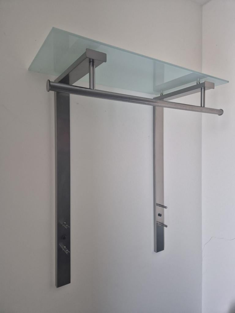 Metalen kapstok, Ophalen, Glas