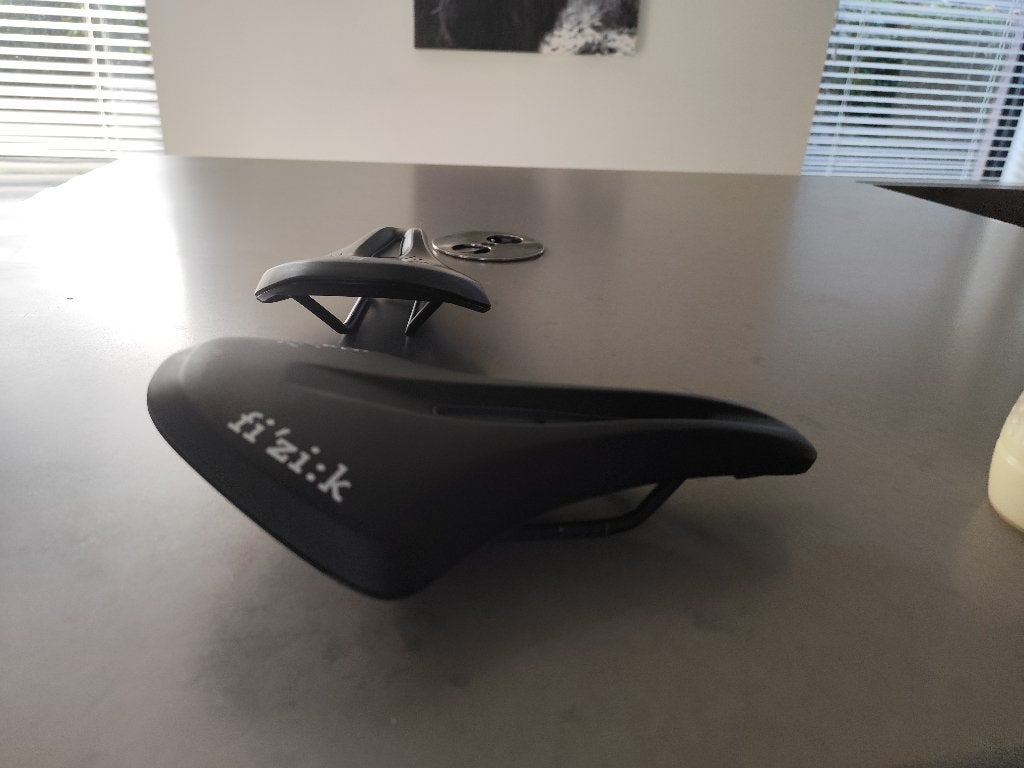 Selle Fizik Terra 150 mm et 160 mm, Vélos & Vélomoteurs, Enlèvement, Neuf, Racefiets, Selle