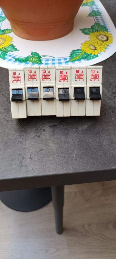 Oude stroomonderbrekers, Doe-het-zelf en Bouw, Elektriciteit en Kabels