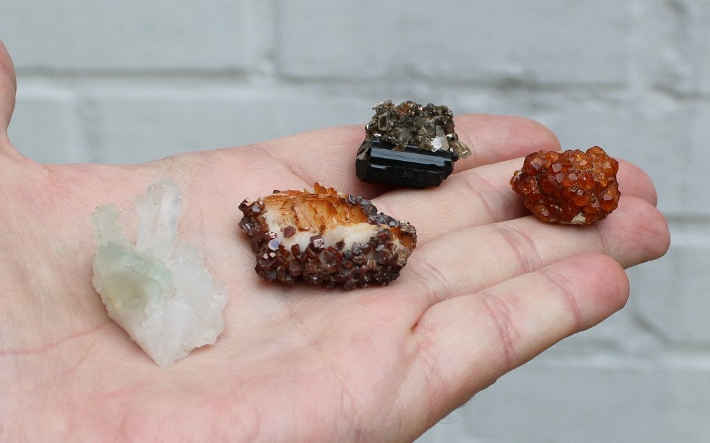 GRENAT - VANADINITE - SCHORL - Fluorite sur quartz, Collections, Enlèvement ou Envoi, Minéral