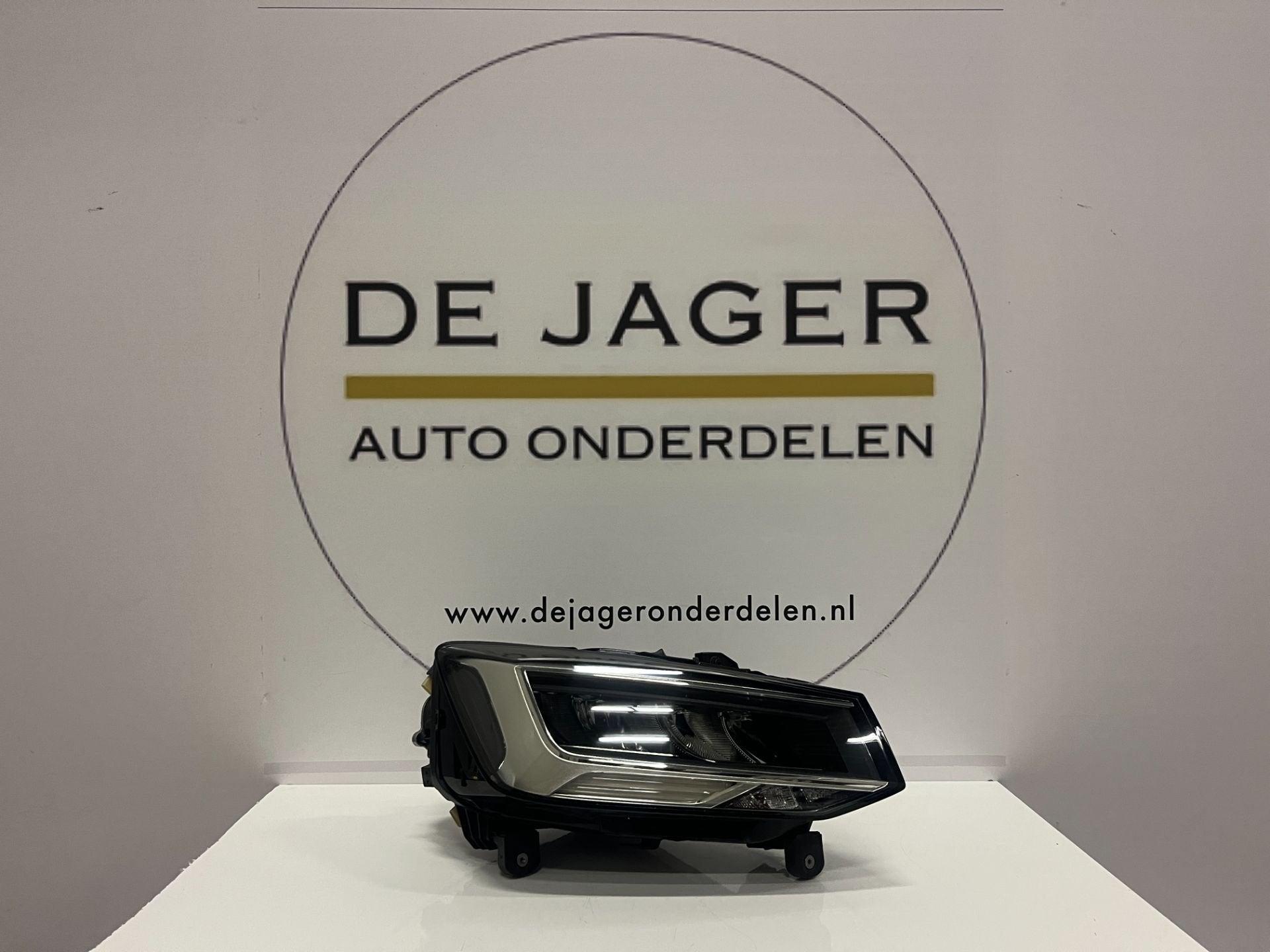 AUDI Q2 81A FACELIFT LED KOPLAMP RECHTS 81A941012 2020-, Autos : Pièces & Accessoires, Éclairage, Audi, Utilisé
