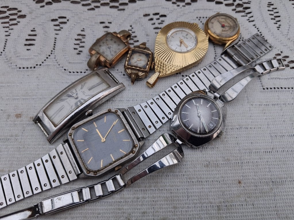 Anciennes montres Pontiac Junghans, Montre-bracelet, Autres marques, Avec bracelet, 1960 ou plus tard