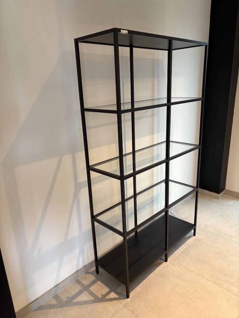 Ikea stellingkast, zwartbruin/glas, 100x175 cm VITTSJÖ, Ophalen, Zo goed als nieuw