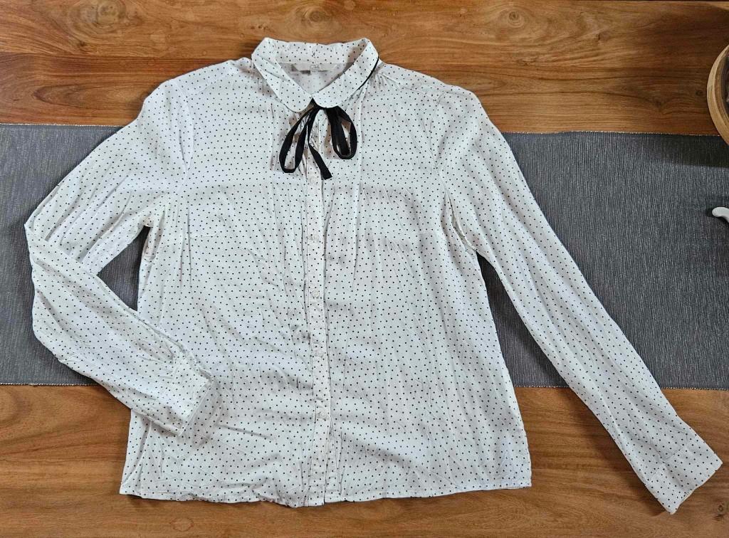 Chemisier blanc à pois noirs Clockhouse C&A taille M, Kleding | Dames, Blouses en Tunieken, Ophalen of Verzenden, Gedragen, Maat 38/40 (M)