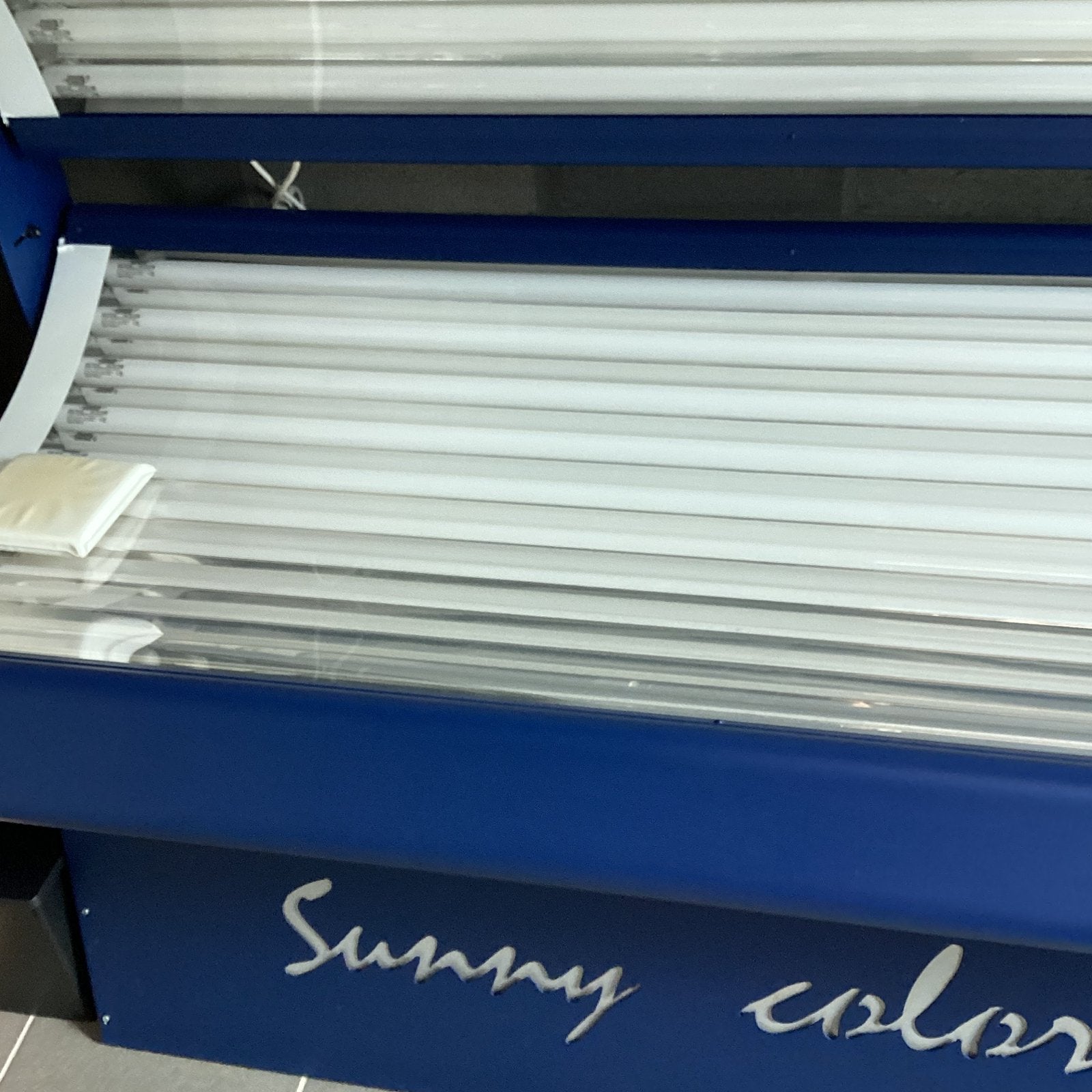 Zonnebank  zeeer mooi 24 recente snelbruiners, Elektronische apparatuur, Ophalen, Zo goed als nieuw
