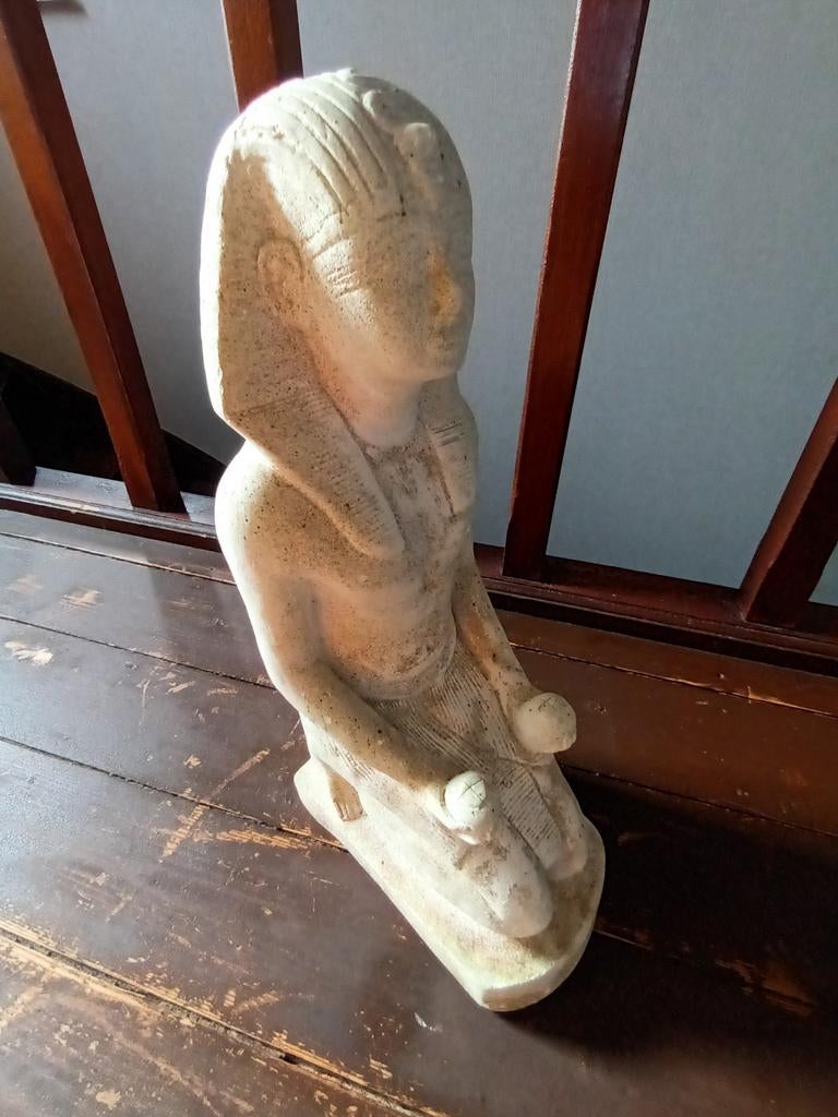 Statuette., Enlèvement