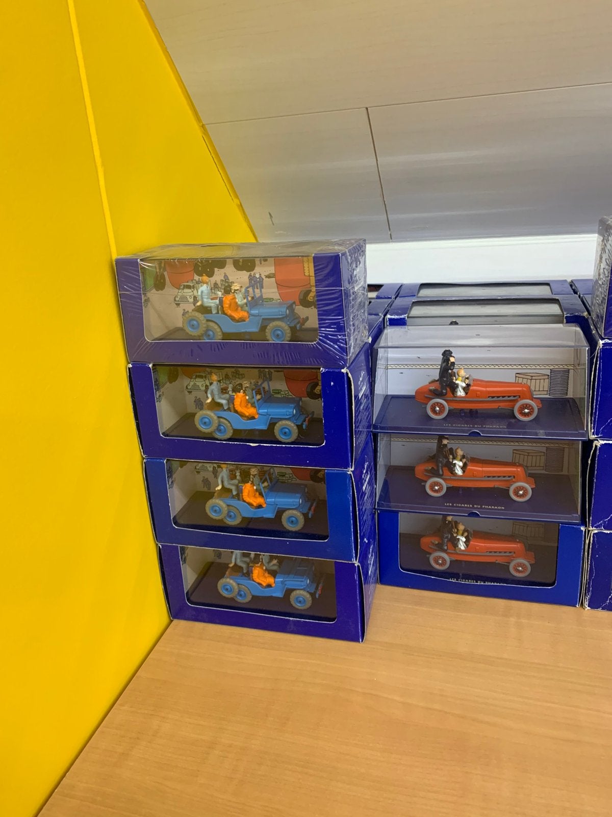 Tintin s'en prend à plus de 60 voitures différentes., Collections, Enlèvement ou Envoi