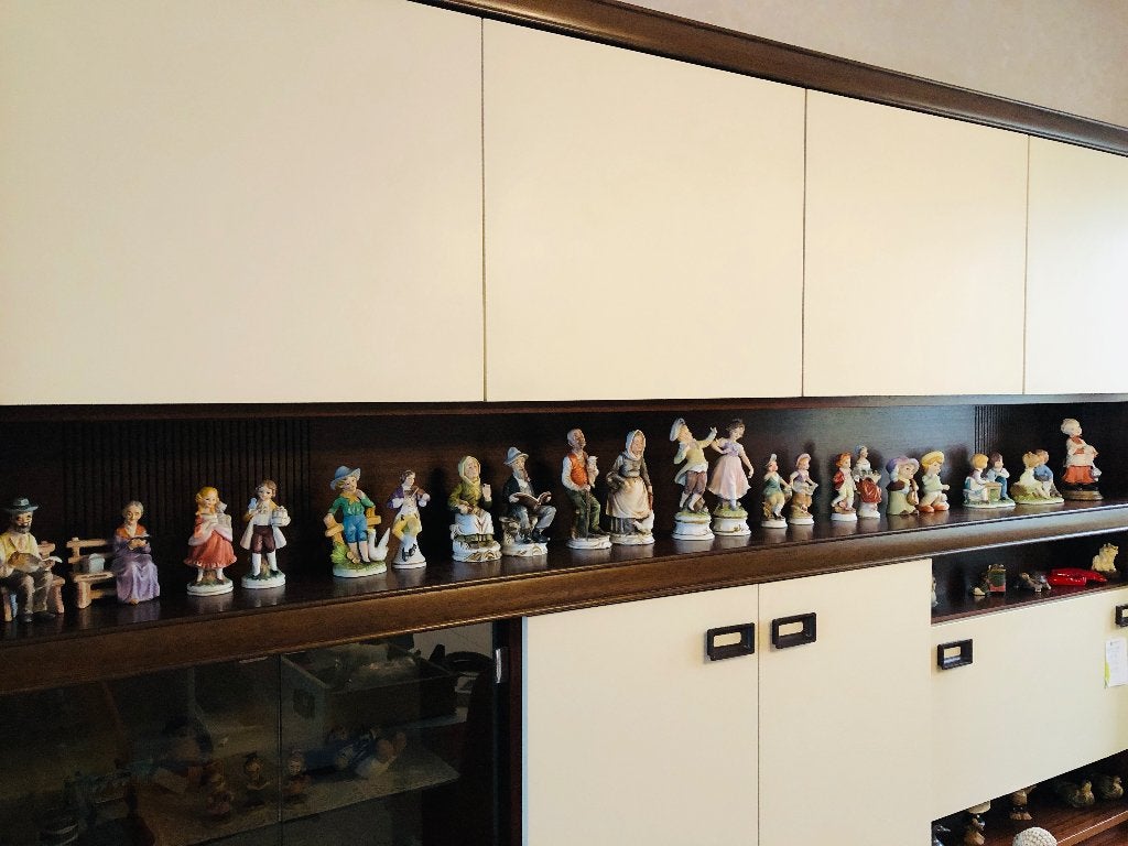 40 verschillende beeldjes (postuurtjes) in porselein, Antiek en Kunst, Antiek | Porselein, Ophalen of Verzenden