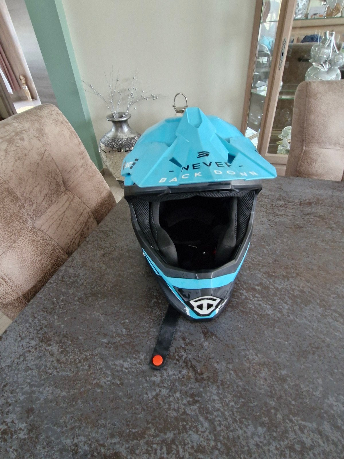 Helm in turkoois en zwart, Motoren, Kleding | Motorhelmen, Ophalen of Verzenden