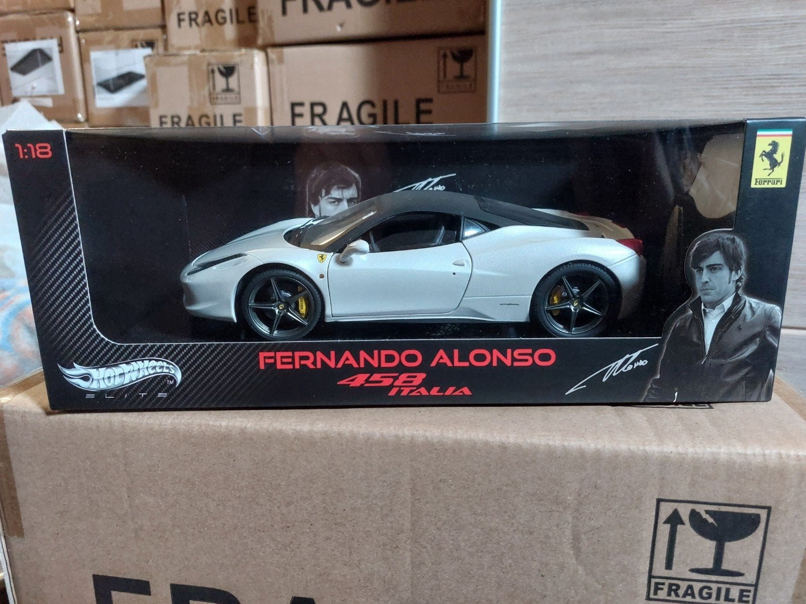 Aspect du toit en carbone de la Ferrari Alonso Hotwheels Eli, Enlèvement ou Envoi, Comme neuf, Voiture, Hot Wheels