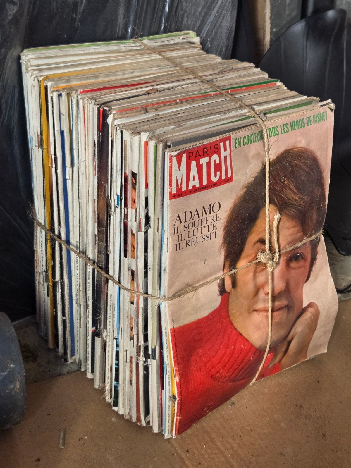 Revues Paris Match, Livres, Enlèvement