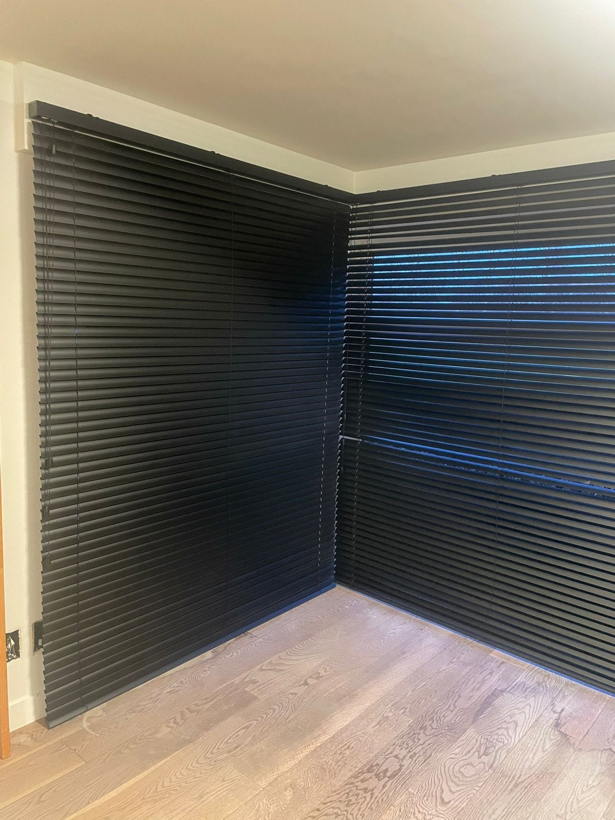 Horizontale jaloezieën in zwart aluminium, Huis en Inrichting, Ophalen, Zo goed als nieuw, Zwart, Jaloezie