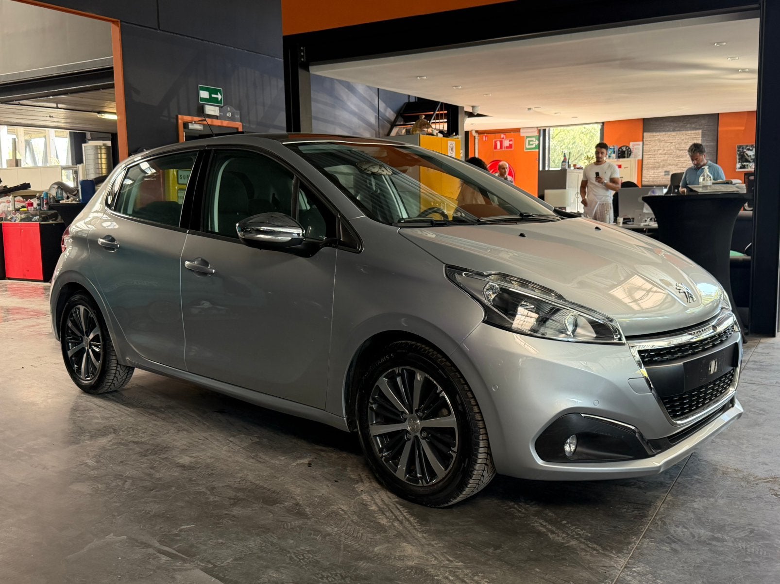 Peugeot 208 1.2 essence automatique/43 000 km/camera, Argent ou Gris, Achat, Euro 6, Entreprise