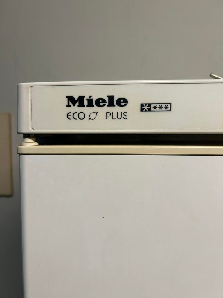 Miele koelkast met vriesvak, Elektronische apparatuur, Ophalen, Gebruikt, 100 tot 150 liter, Met aparte vriezer