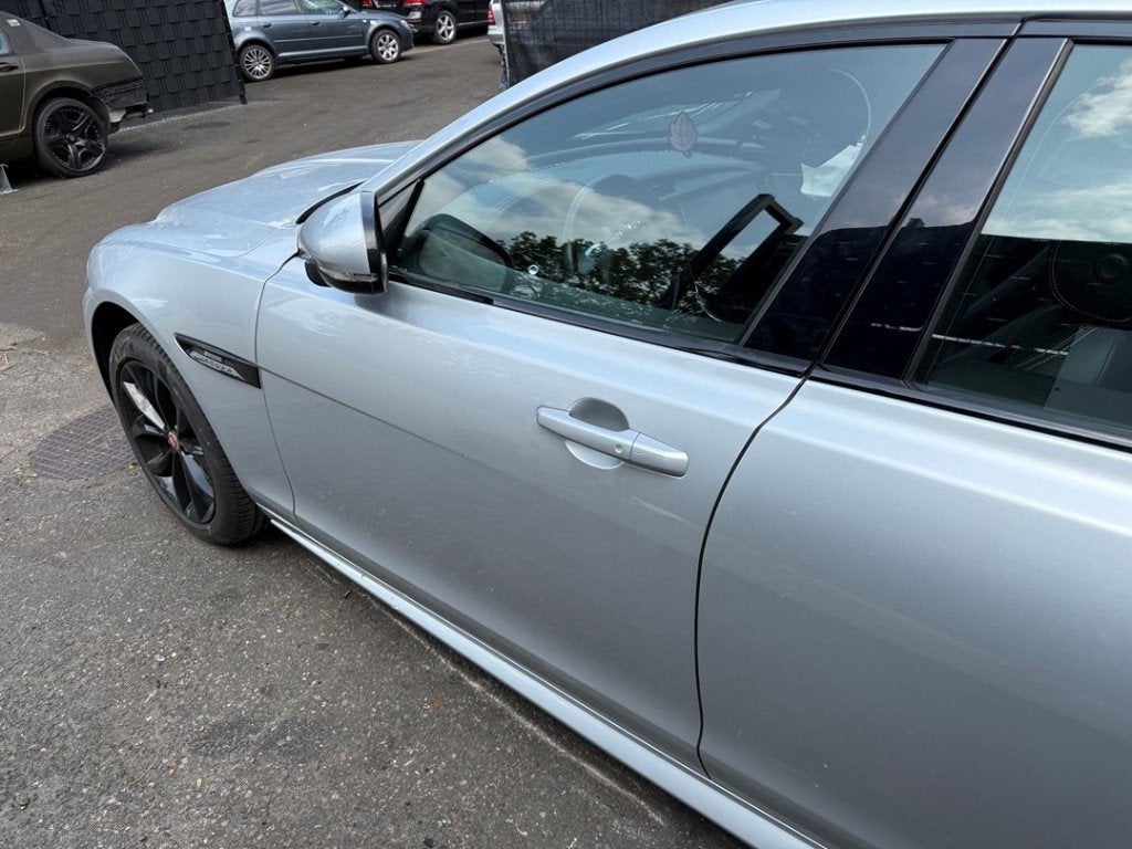 PORTIER LINKS VOOR Jaguar XF (X260) (01-2015/-) (|T2H4139|), Campus Kronberg 7
61476  Kronberg im Taunus, DE, Gebruikt, Deur, Voor