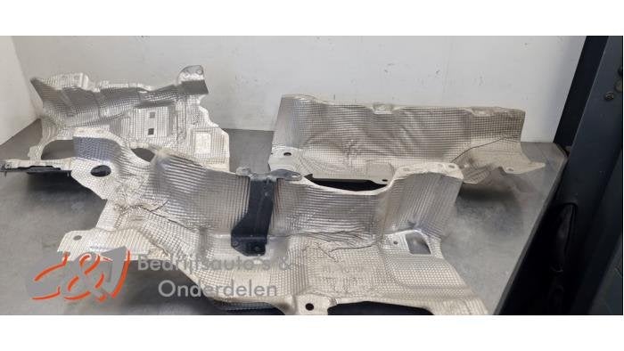 Bouclier thermique échappement d'un Renault Trafic, Autos : Pièces & Accessoires, Renault, -, 3 mois de garantie, Utilisé
