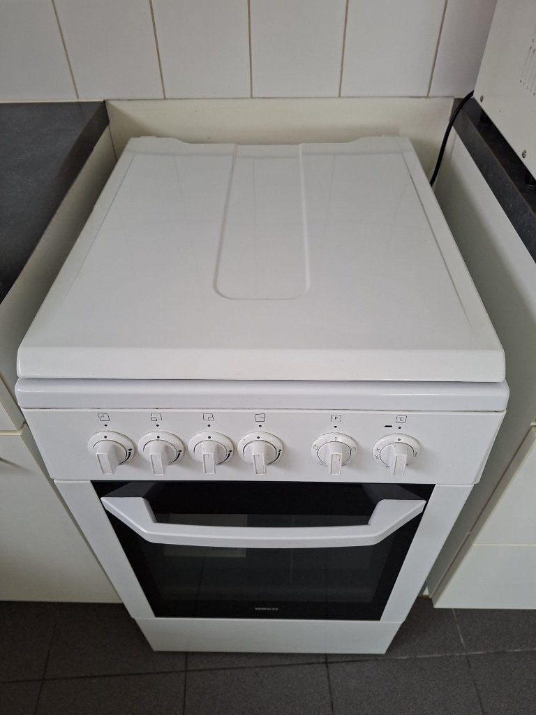 Beko Gasvuur, Elektronische apparatuur, Fornuizen, Ophalen, Hete lucht, 4 kookzones, Zo goed als nieuw