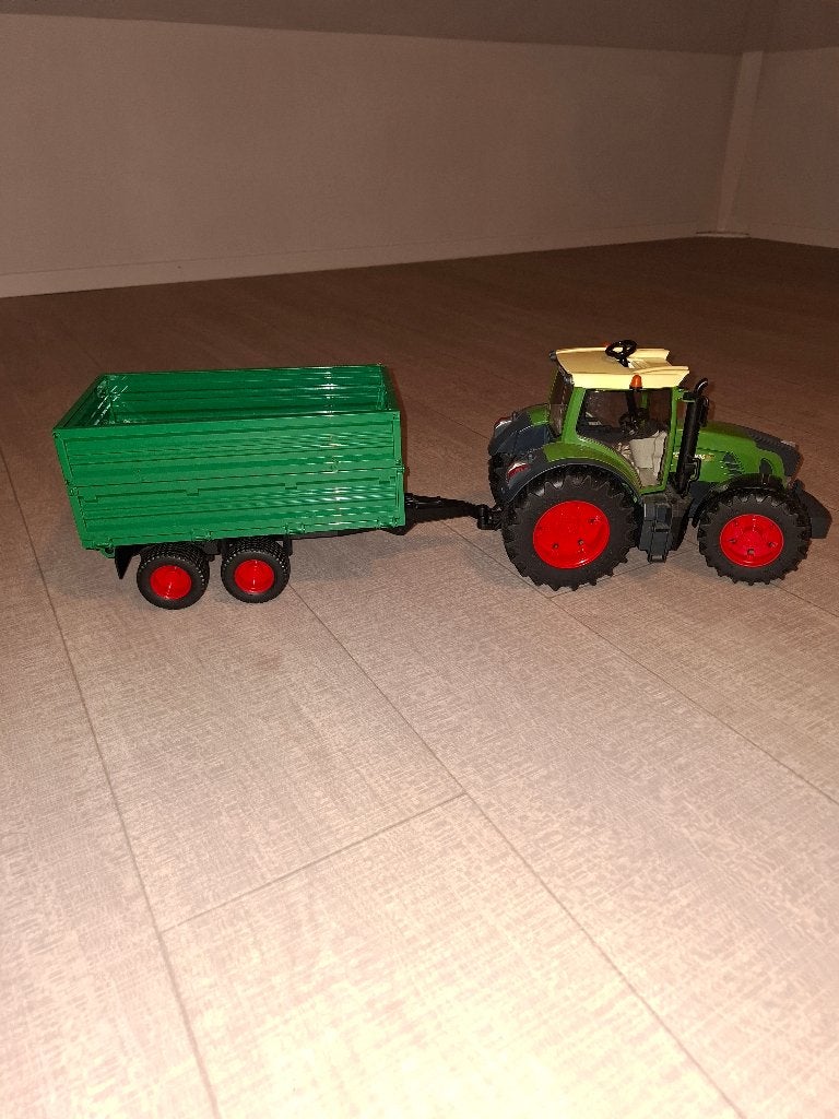 Bruder Tandemas Kieptrailer (Welger aanhanger), Ophalen