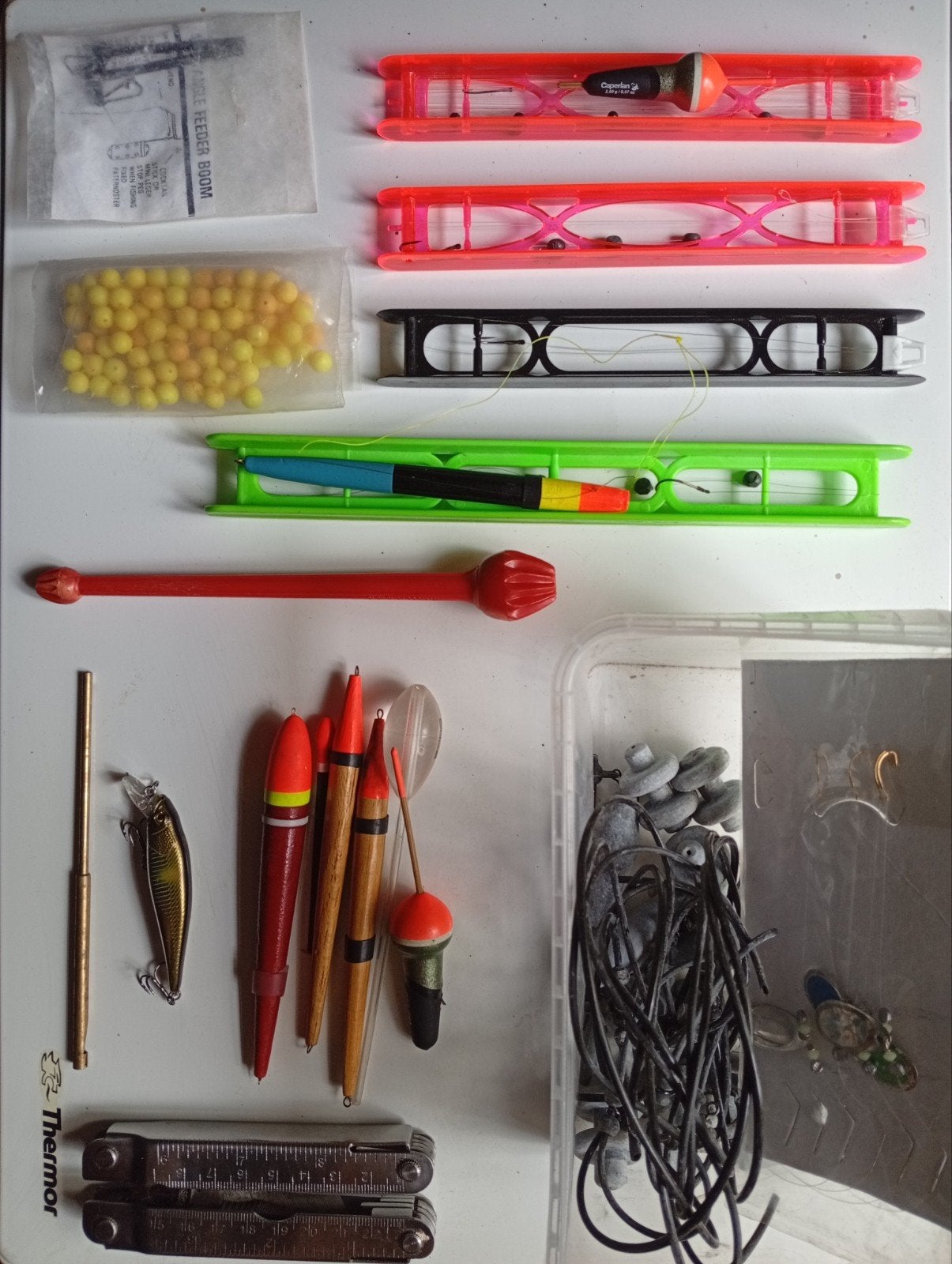 Lot visdobbers, feeders en divers hengelmateriaal, Enlèvement