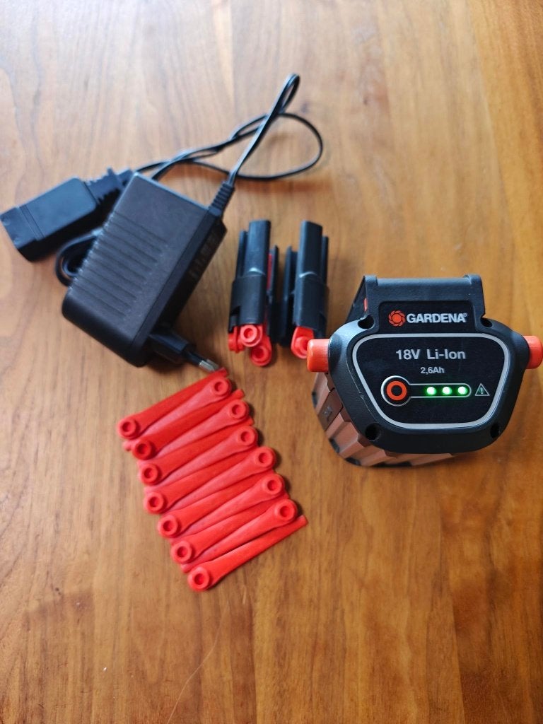 Gardena batterij grastrimmer + mesjes, Tuin en Terras, Ophalen of Verzenden, Gebruikt, Elektrisch, Gardena