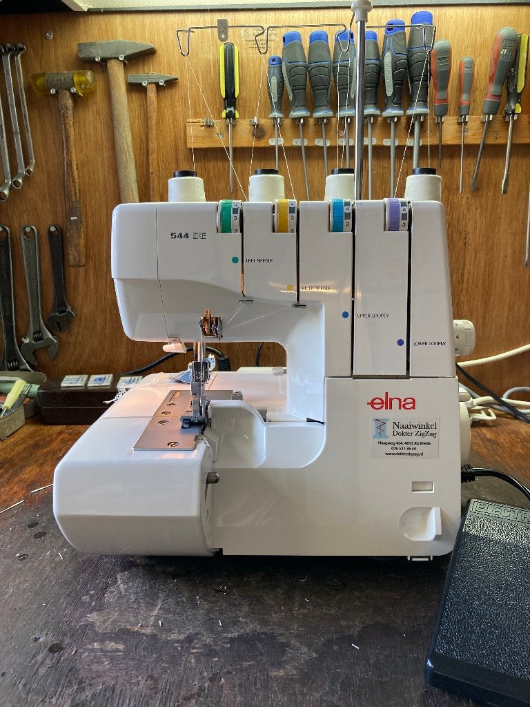 Elna 544 DE lockmachine - zeer eenvoudig in te rijgen!, Ophalen of Verzenden, Zo goed als nieuw, Lockmachine, Overige merken