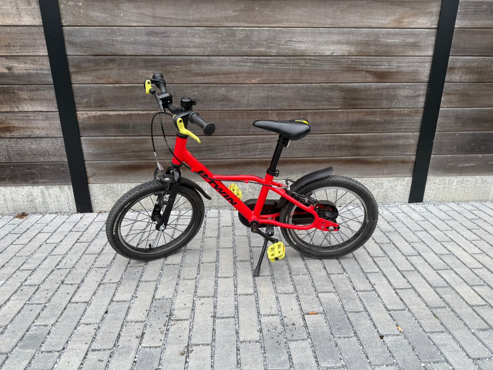 B-twin jongensfiets 16inch, Fietsen en Brommers, Ophalen, Gebruikt, Velgrem, 16 tot 20 inch