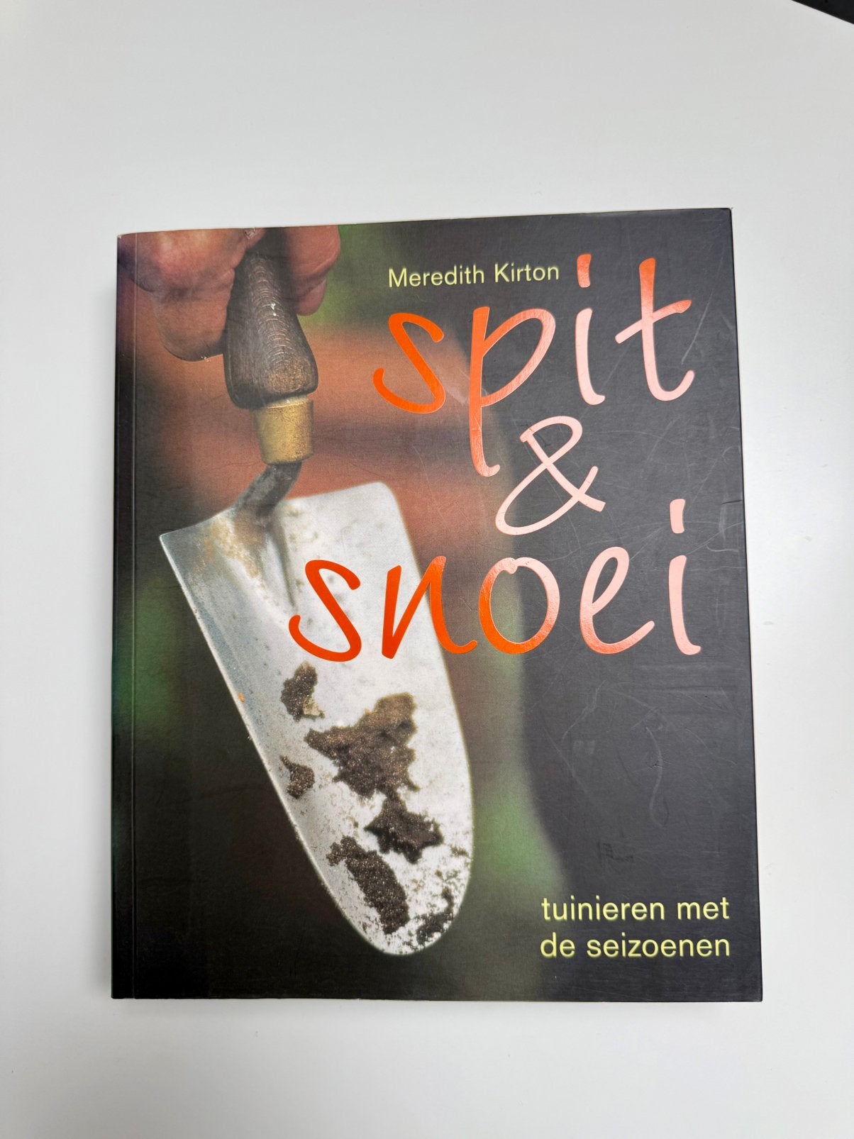 M. Kirton - Spit en snoei, Ophalen of Verzenden, Zo goed als nieuw, Tuinieren en Tuinplanten, M. Kirton