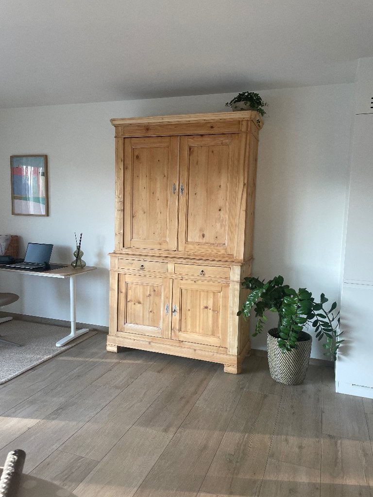 Grenen kast, Ophalen