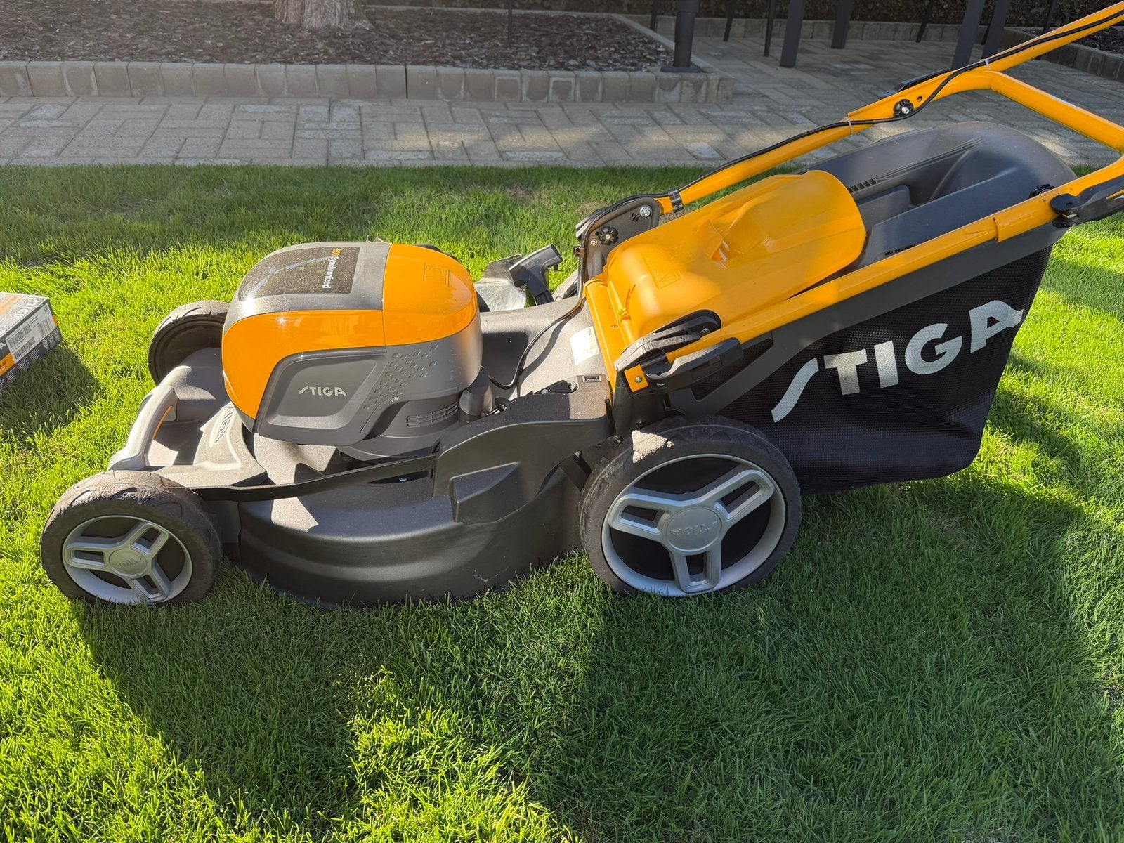 Stiga elecktrisch grasmachine, Ophalen, Zo goed als nieuw, Opvangbak