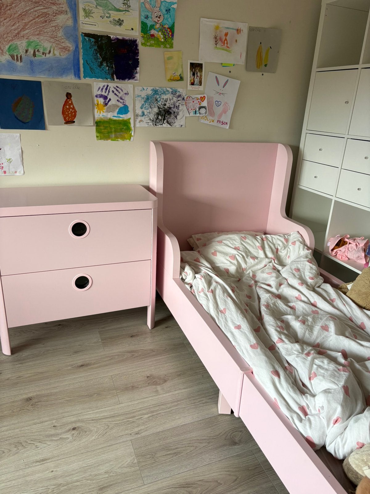 Meegroeibed + matras + commode, Ophalen, Zo goed als nieuw, Meisje